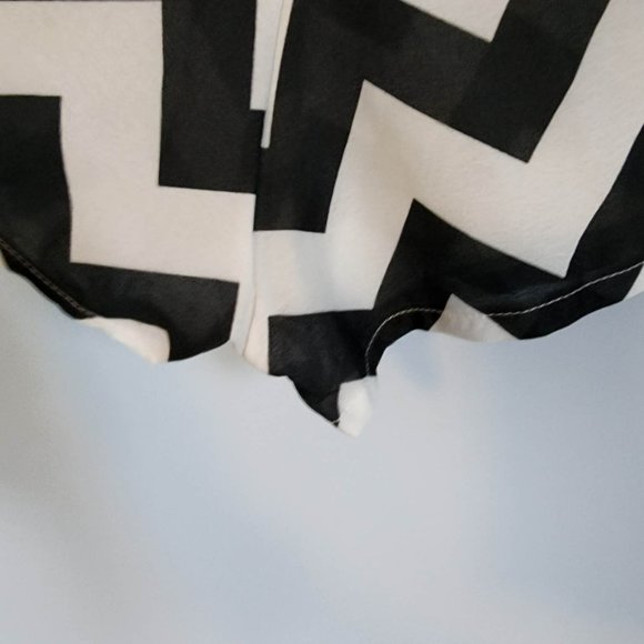 Black & White Flowy Shorts - Picture 2 of 4